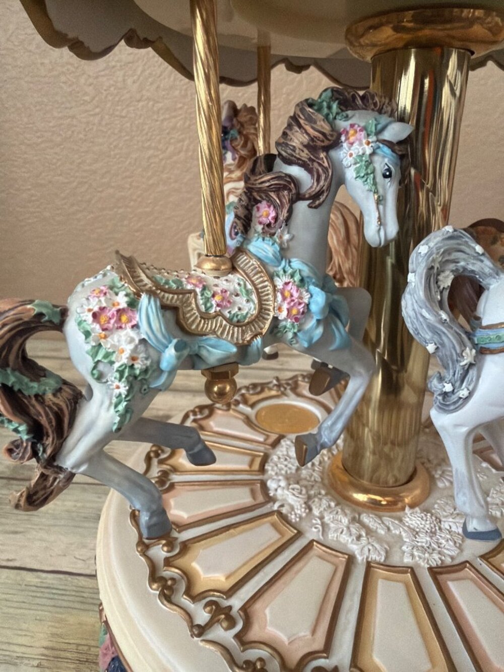 San Francisco Music Box Ltd Ed 4-Horse Carousel Color of Wind E Kamysz w/FLAWS - Picture 14 of 16